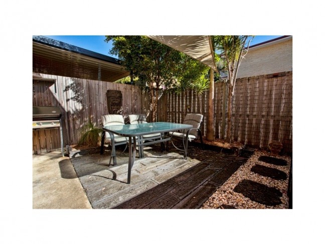 CONVENIENTLY LOCATED TOWNHOUSE