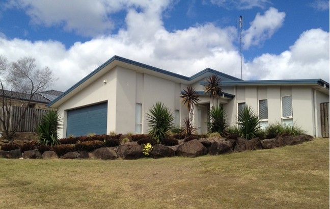 SPACIOUS FAMILY HOME ON A LARGE BLOCK!!!!