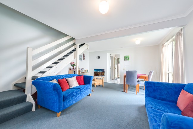 Affordable 2 bedroom townhouse - Convenient central location