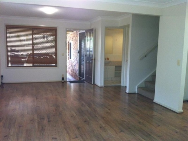 TOWNHOUSE IN GREAT LOCATION
