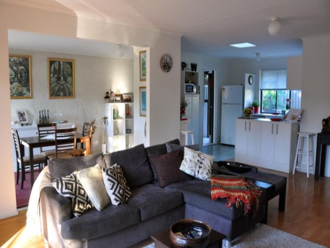 CONVENIENTLY SITUATED 2 BEDROOM UNIT