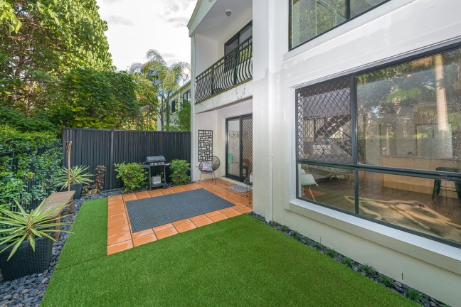 CHIC INNER CITY LIVING  - YOUR VERY OWN PIECE OF PARADISE