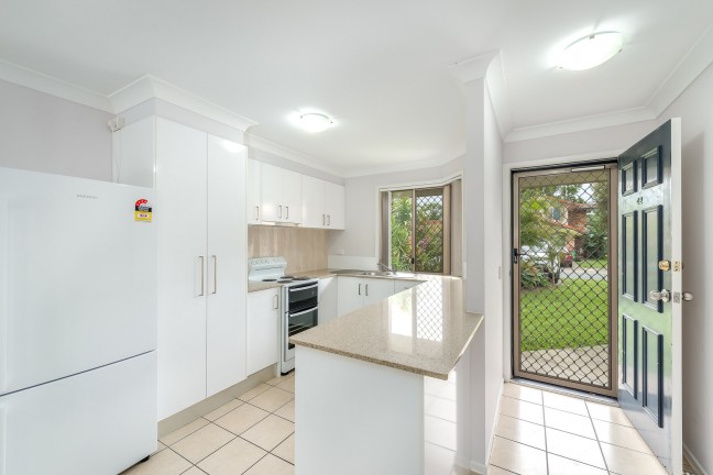 IMMACULATE 3 BEDROOM VILLA  - SOUGHT AFTER BUNDALL CBD PRECINCT