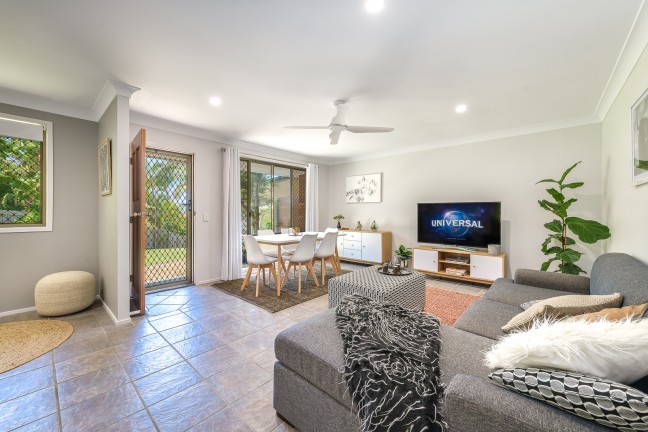 3 BEDROOM RENOVATED SINGLE LEVEL DUPLEX WITH A  MASSIVE BACKYARD