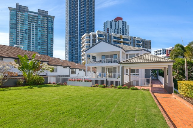 Southport-TSS precinct. Renovated 3 BEDROOMS quiet street, walk to shops and schools