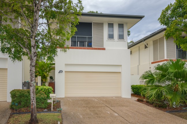 Greg Norman Golf Estate-Ultra Modern townhouse