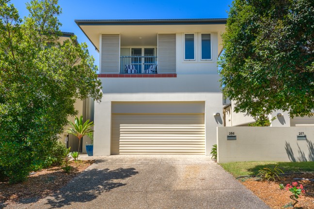 Golf Estate, three bedroom Townhouse