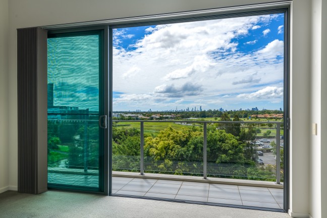RIVERWALK-Rare find, Top Floor apartment with extensive views to Broadbeach, Surfers and beyond!