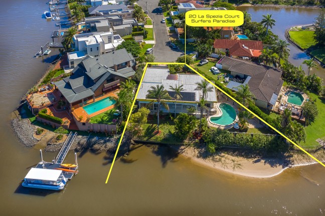 EAST/NORTH-EAST WATERFRONT HOME ON 991m2 - 42.6 METRE FRONTAGE