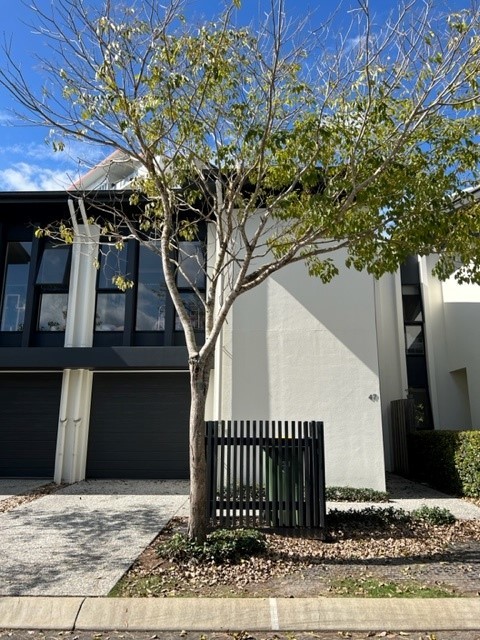 EASTHILL RESIDENCES- RENOVATED- MODERN LIVING
