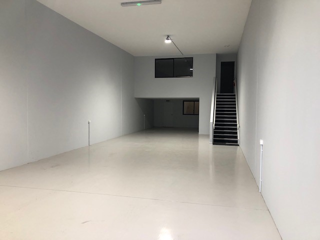 MODERN WAREHOUSE WITH OFFICE - CENTRAL MOLENDINAR