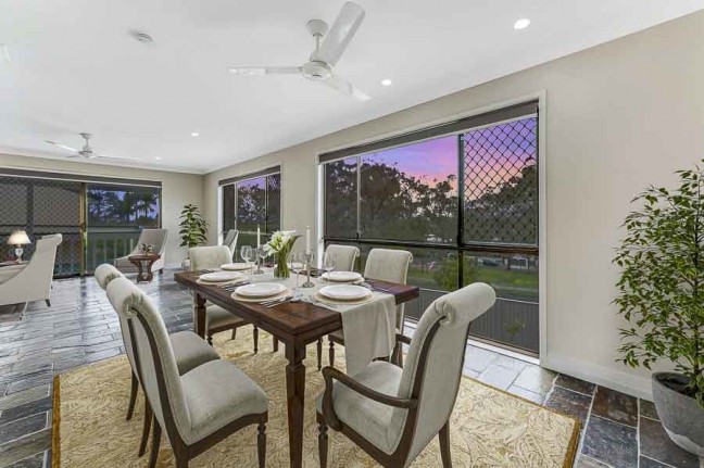 EXCEPTIONAL POSITION - SOUGHT-AFTER BENOWA HILLS
