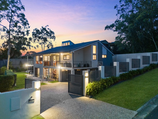UNDER CONTRACT - SCENIC DUAL LEVEL VERSATILITY - N/E FACING