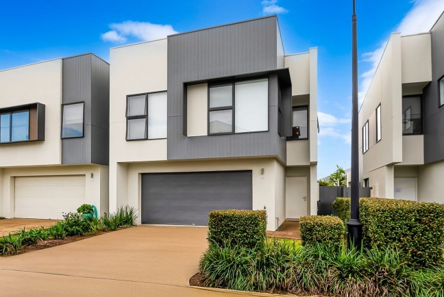 Modern three bedroom, boutique townhouse situated in Arundel Springs