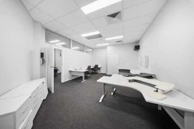 FOR LEASE | Well-Presented Office Space Varsity Including 3x Parking Bays