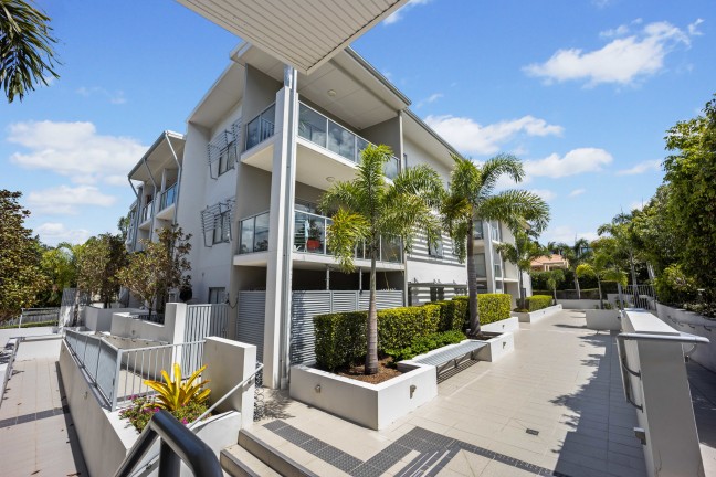 Boutique Apartments-Generous, modern-One bedroom-two bathrooms plus study