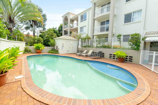 Chevron Island - Spacious Three bedrooms - Two Bathroom Apartment in the Prime Chevron Island Location