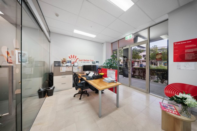 HIGH-EXPOSURE COMMERCIAL OFFICE SUITES