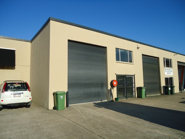 PRICED TO LEASE - WAREHOUSE - PRIME LOCATION - MOLENDINAR