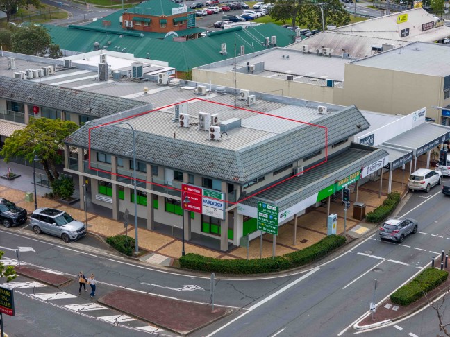 Prominent office in key location along busy main road, just 2 min from Pacific Motorway