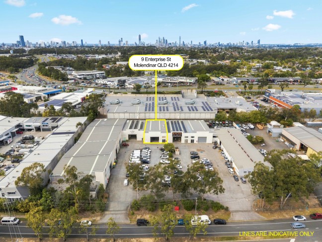 VERSATILE  WAREHOUSE WITH OFFICES - PRIME LOCATION - MOLENDINAR