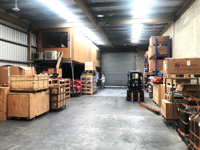 SUPERB WAREHOUSE  - ARUNDEL - PRICED TO LEASE