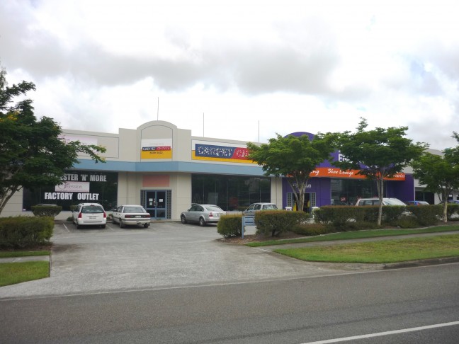 RETAIL SHOWROOM - ASHMORE - STREET FRONTAGE FACING SOUTHPORT NERANG RD