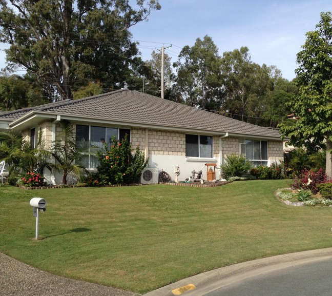 LARGE FAMILY HOME NEAR THE RIVER