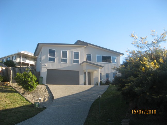 LARGE MODERN HOME IN HIGHLAND RESERVE!