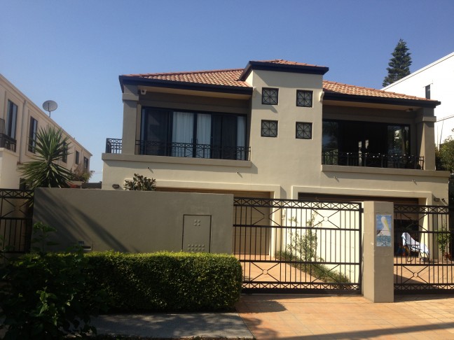 Main Beach-Quiet villa within walking distance to alfresco dining and Main Beach precinct