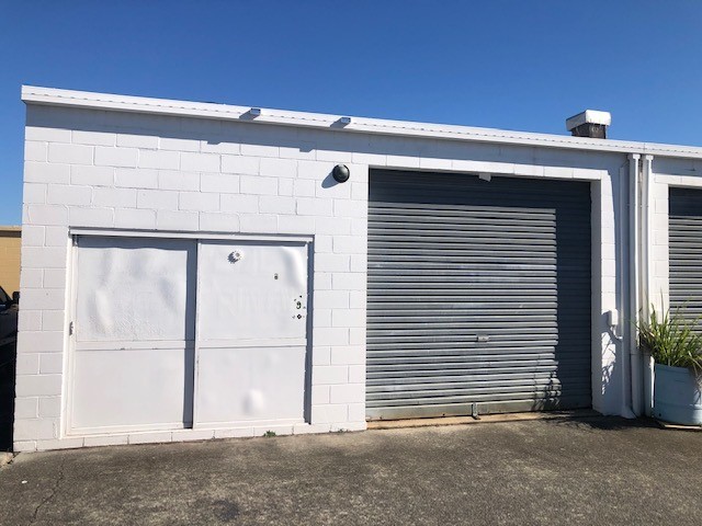WAREHOUSE  - ASHMORE - PRICED TO LEASE