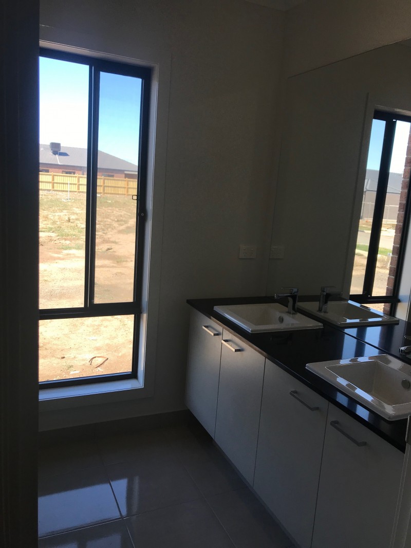 15 Valere Street, Mickleham > Universal Real Estate Vic