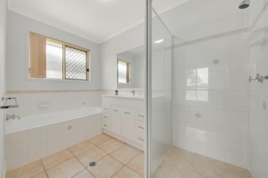 63 Emmadale Drive, New Auckland > RE/MAX Gold Gladstone