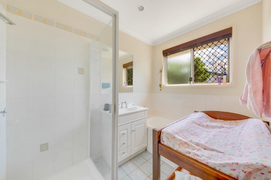 56 Emmadale Drive, New Auckland > RE/MAX Gold Gladstone