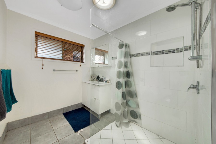 9 Gretel Drive, Clinton > RE/MAX Gold Gladstone