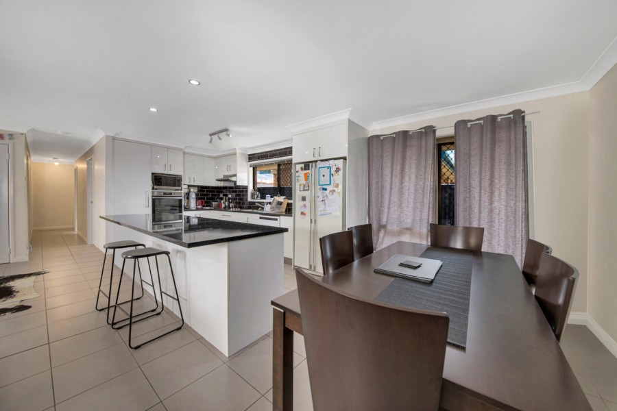 9 Gretel Drive, Clinton > RE/MAX Gold Gladstone