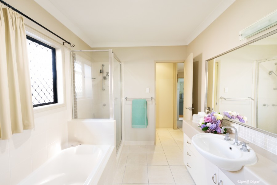 Real Estate in Glenella