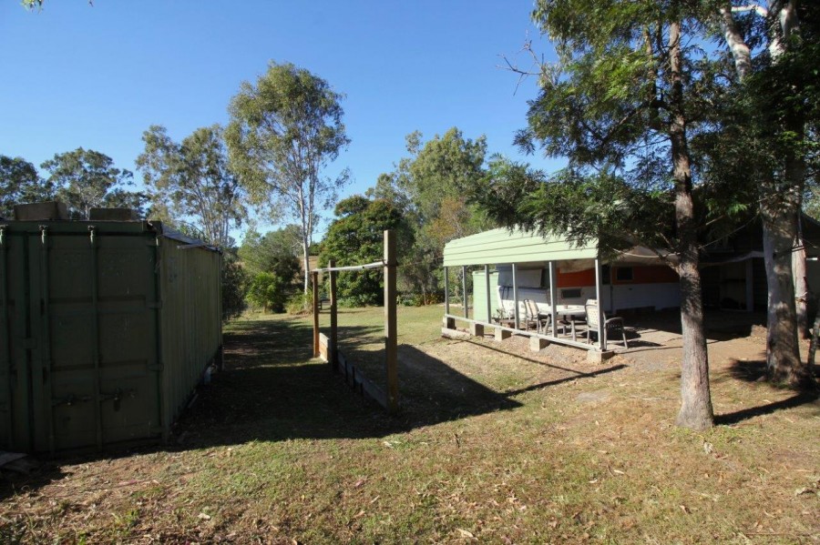 Real Estate in Lowmead