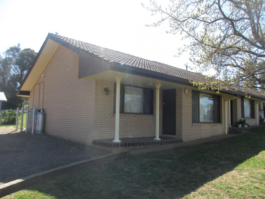 2/1 Maude Street, Armidale > Armidale Town & Country Real Estate