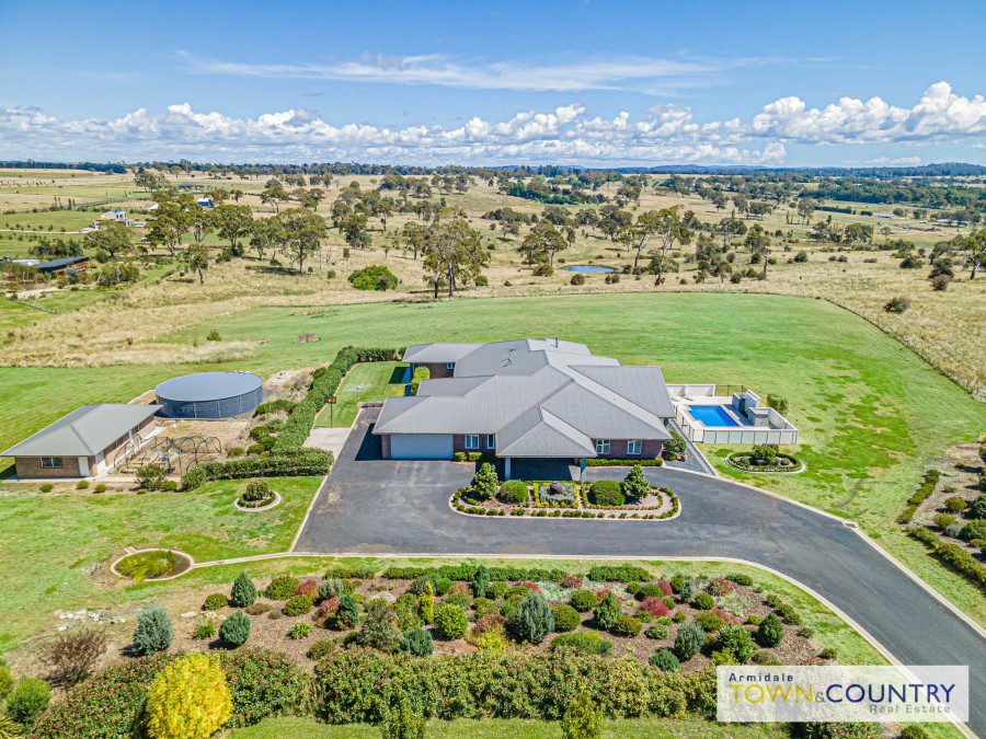 92 Kellys Plains Road, Armidale > Armidale Town & Country Real Estate