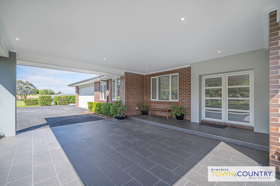 92 Kellys Plains Road, Armidale > Armidale Town & Country Real Estate