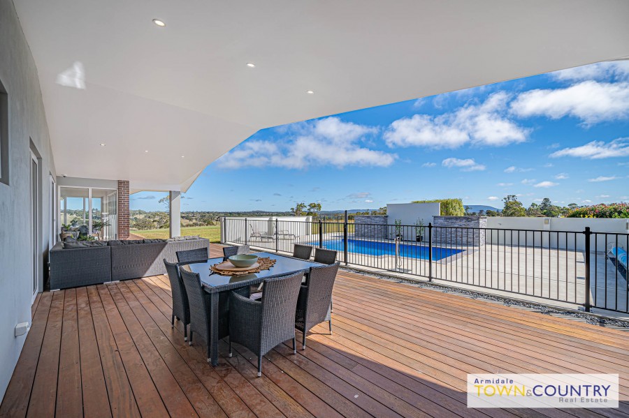 92 Kellys Plains Road, Armidale > Armidale Town & Country Real Estate