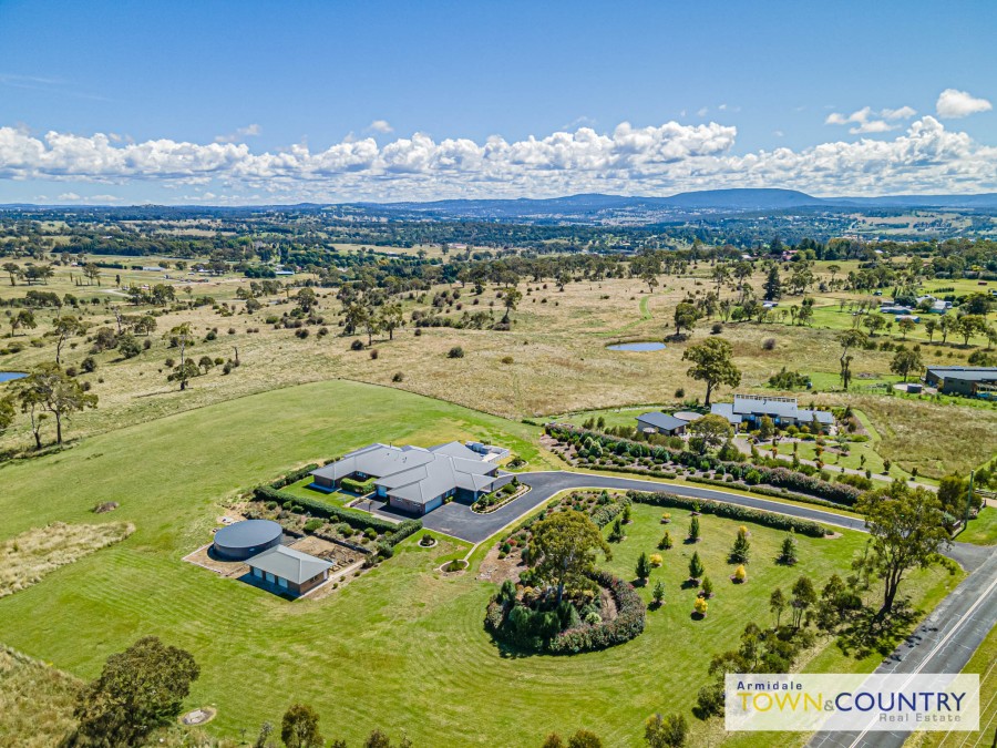 92 Kellys Plains Road, Armidale > Armidale Town & Country Real Estate
