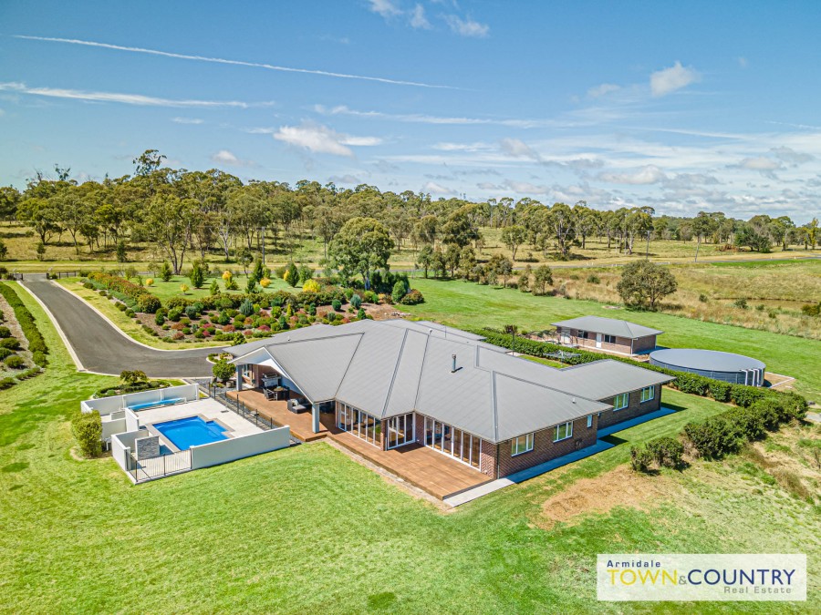 92 Kellys Plains Road, Armidale > Armidale Town & Country Real Estate