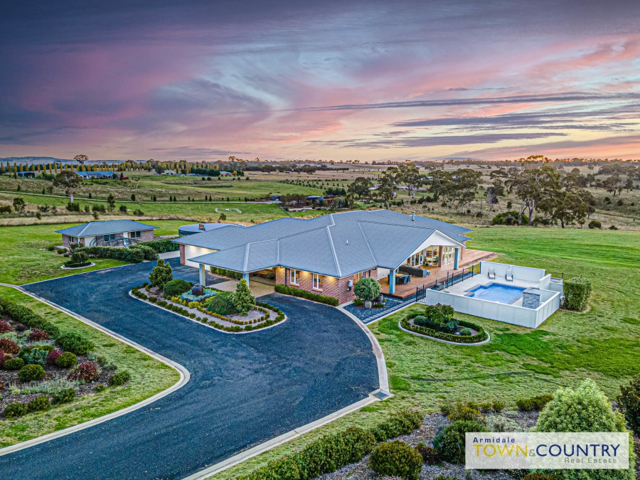 92 Kellys Plains Road, Armidale > Armidale Town & Country Real Estate